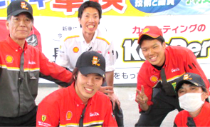 チームのみんなで集合写真